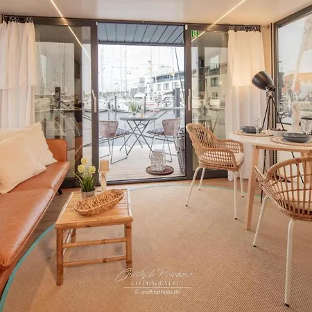 Hausboot Seepferdchen * Heiligenhafen