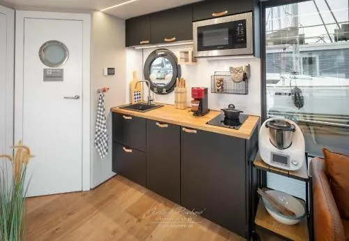 بوتيل Hausboot Seepferdchen هايليغنهافن